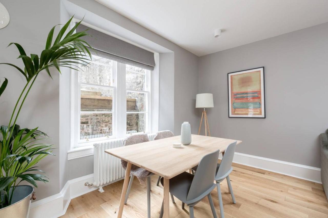 Joivy Luxurious 2Br Home Near Haymarket Station EDI Exteriér fotografie