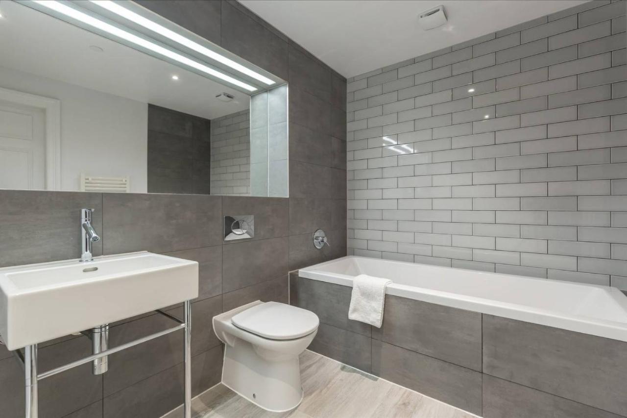 Joivy Luxurious 2Br Home Near Haymarket Station EDI Exteriér fotografie